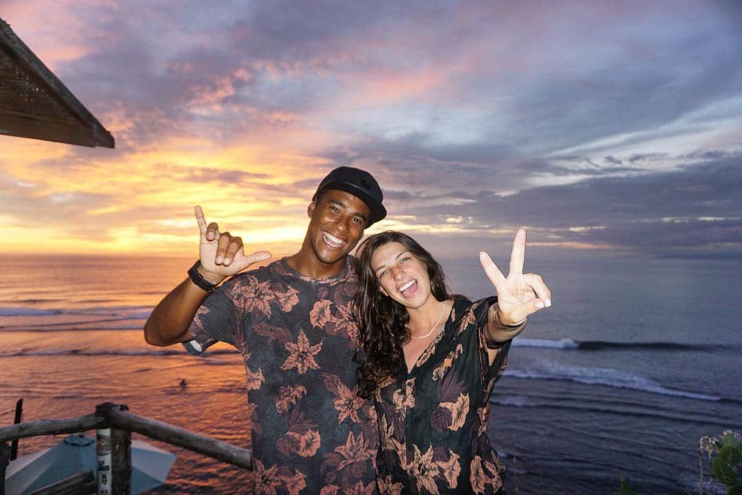 マッケンジー・ダーンのインスタグラム：「Sunset Lovers 🌅🙏🏼❤️」