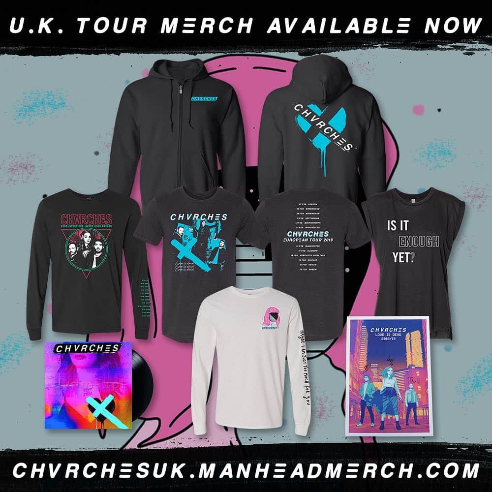 CHVRCHESさんのインスタグラム写真 - (CHVRCHESInstagram)「UK Tour merch has been added to the store 🖤 Link in bio.」3月30日 23時38分 - chvrches