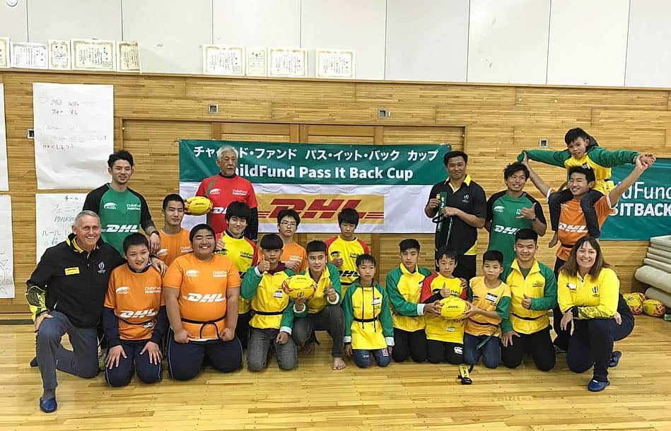 大西将太郎さんのインスタグラム写真 - (大西将太郎Instagram)「ラグビーワールドカップ2019(TM)の公式レガシープログラム「チャイルド・ファンド　パス・イット・バック・カップ Delivered by DHL」 日本で第一回目を開催。 DHLアンバサダーとして参加させていただきました。4日間のプログラムでは、ベトナム、日本の子どもたち40名が、タグラグビーを楽しみながら国際交流を図り、リーダーシップ、ジェンダー平等など将来に役立つ知識を学びました。また本日、会場に集まった子供たちの中より、ラグビーワールドカップ2019の大会本番の試合でボールを運ぶキッズ1名を正式決定しました。 皆さまありがとうございございました！  笑顔いっぱい。 子供づくしの１週間でした^_^」3月30日 23時39分 - shotaro12