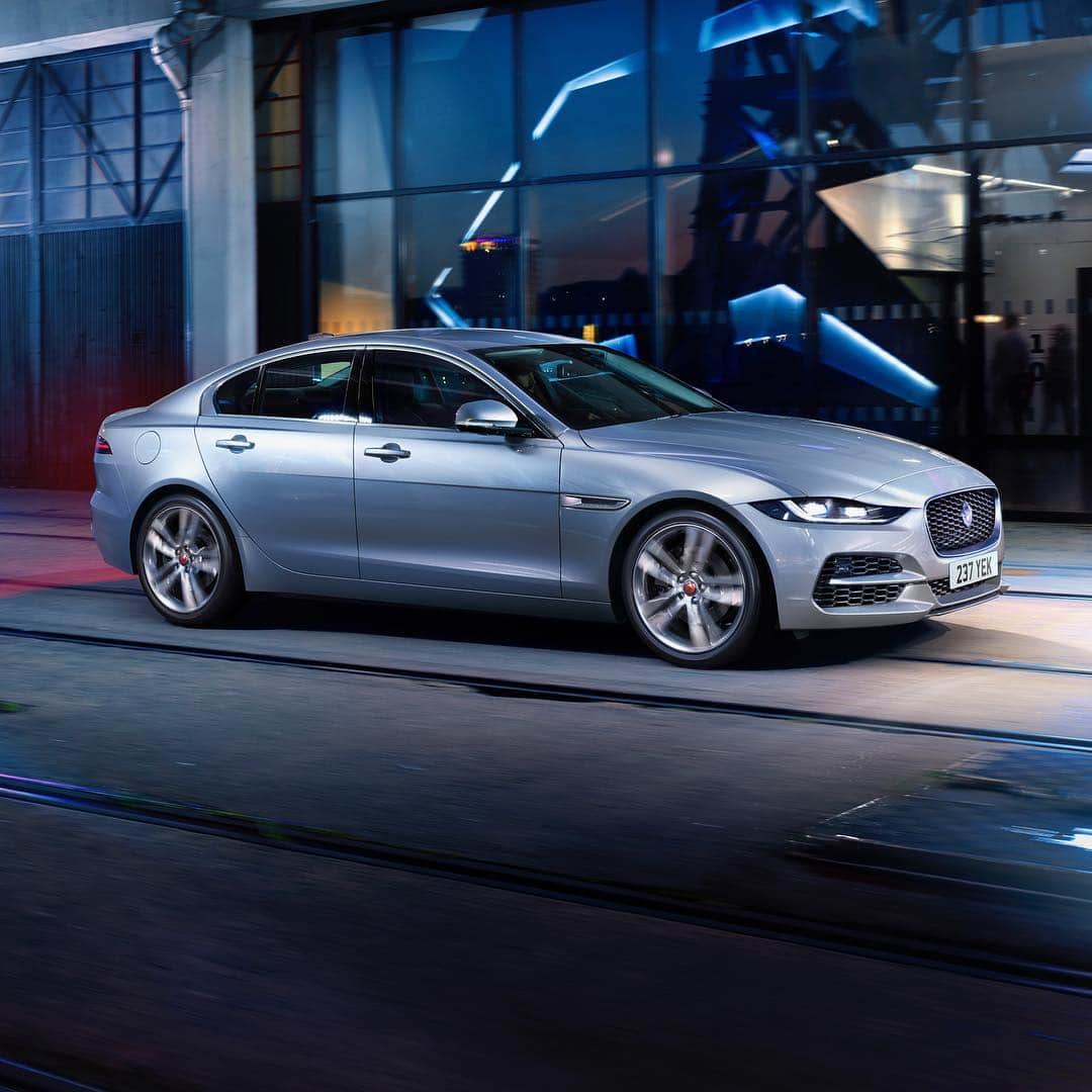 Jaguarさんのインスタグラム写真 - (JaguarInstagram)「Feel the power before you even take off. Search 'New Jaguar XE' to explore our #luxury #sports #saloon.  #Jaguar #XE #Premium #Design #AWD #SportsCar #CarsofInstagram #InstaCar」3月30日 23時41分 - jaguar