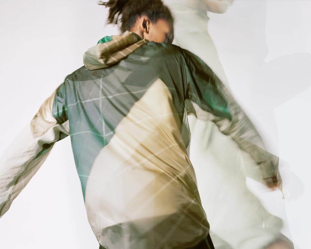 ワイスリーのインスタグラム：「Y-3 Packable Jacket. Swipe for Y-3 Football Shirt. ​Y-3 Spring Summer 2019. ​📷: @benmorrisphoto --- ​#adidas #Y3 #YohjiYamamoto ​ Discover the collection at Y-3.com」