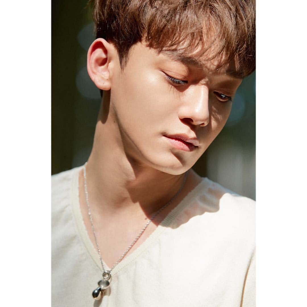 EXOさんのインスタグラム写真 - (EXOInstagram)「첸 CHEN The 1st Mini Album ‘사월, 그리고 꽃 (April, and a flower)’ - 🎧 2019.04.01. 6PM (KST) 👉 http://chen.smtown.com - #첸 #CHEN #엑소 #EXO #weareoneEXO #사월_그리고_꽃 #April_and_a_flower #사월이_지나면_우리_헤어져요 #Beautiful_goodbye #기억하자_내일6시_첸_솔로데뷔」3月31日 0時00分 - weareone.exo