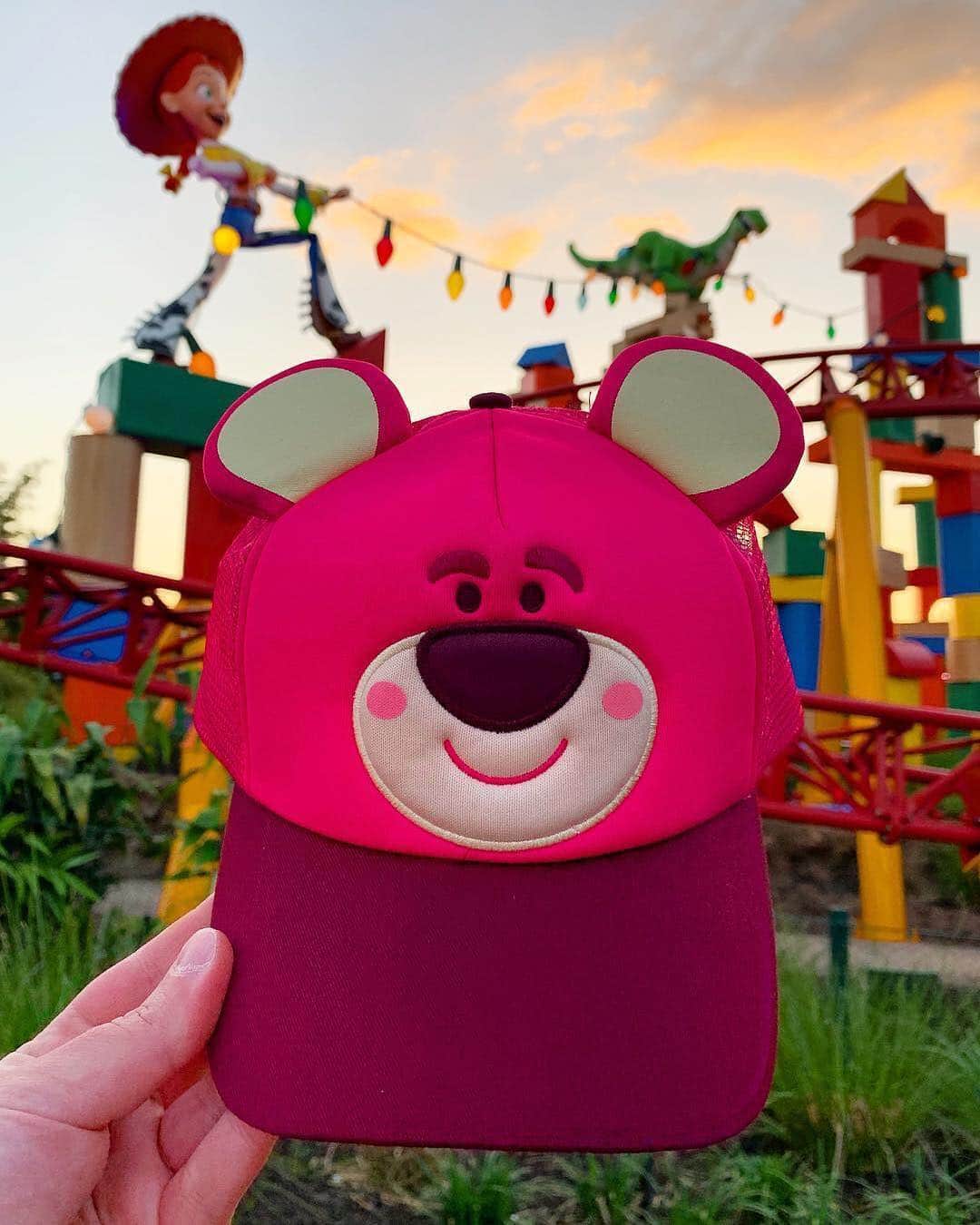 Walt Disney Worldのインスタグラム：「We love this hat a Lotso. 🍓 #HollywoodStudios #WaltDisneyWorld (📷: @tradzak)」