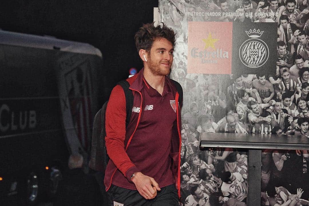 イバイ・ゴメスのインスタグラム：「¡40! 🧗‍♂️⬆️ Zorionak equipo! ¡Y el miércoles otra oportunidad en San Mamés que ya hemos empezado a preparar hoy! 💪🏼 Aupa @athleticclub ! 🦁🔴⚪️ #goruntzbegira」