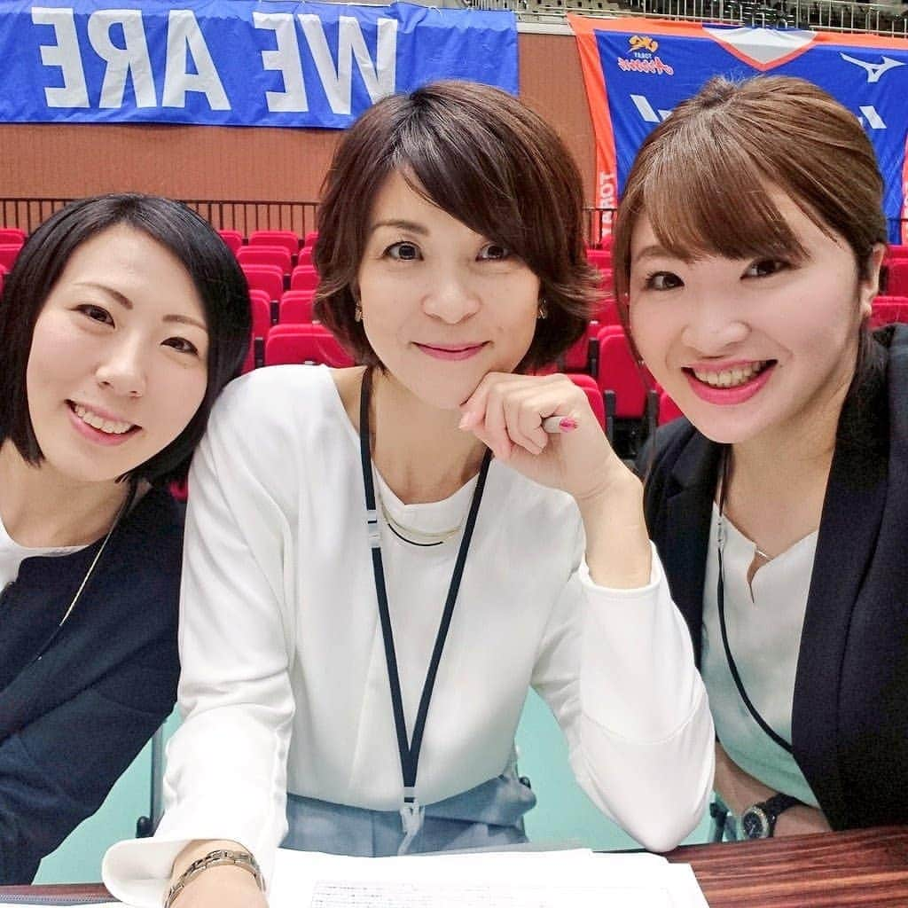 矢田部ゆかさんのインスタグラム写真 - (矢田部ゆかInstagram)「V1リーグ女子ファイナル3🏐 JTマーヴェラス × 東レアローズ  今週はこの3人で京都から中継です✨ DAZNは冒頭のVTRも気合い入ってます💪  #DAZN #Vリーグ #ファイナル3 #解説 #横山雅美さん #リポーター #佐田樹理さん #実況 #矢田部ゆか #今季担当48試合目 #バレー実況通算163試合目」3月31日 0時08分 - yucaparis93