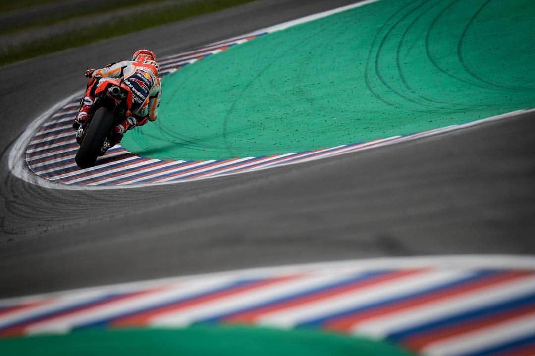 MotoGPさんのインスタグラム写真 - (MotoGPInstagram)「Marc is back on 🔝 // @marcmarquez93 set the fastest lap of the weekend so far in #MotoGP FP3 💨 while the Top 15 riders are covered by less than a second 🔥 #MM93 #Motorcycle #Racing #Motorsport」3月31日 0時05分 - motogp