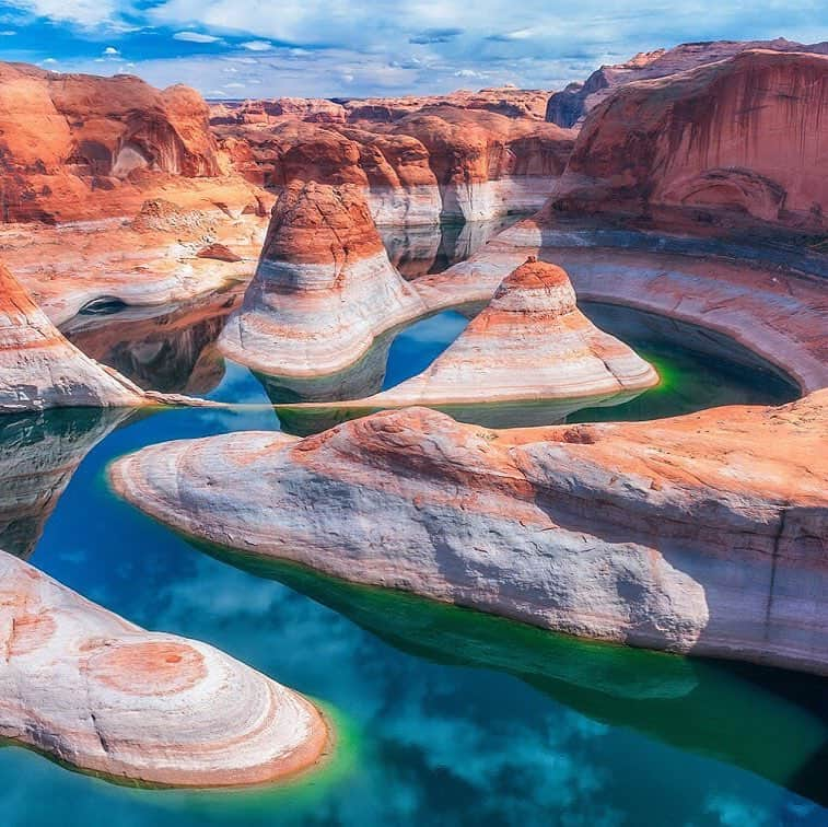 アメリカ内務省さんのインスタグラム写真 - (アメリカ内務省Instagram)「If the colors and curves of Reflection Canyon don’t leave you breathless, the journey to get there will. Deep in the backcountry of #Utah’s #GlenCanyon National Recreation Area, this secluded wonder requires a 50-mile drive down dirt roads and a 20-mile round trip hike to find. Only experienced hikers should attempt this adventure. Trekking over unmarked, rugged terrain with only the water and shelter you can carry is not for the faint of heart. But we can all enjoy this incredible picture. Photo @glencanyonnps by Wan Shi (www.sharetheexperience.org). #travel #FindYourPark #usinterior」3月31日 0時07分 - usinterior