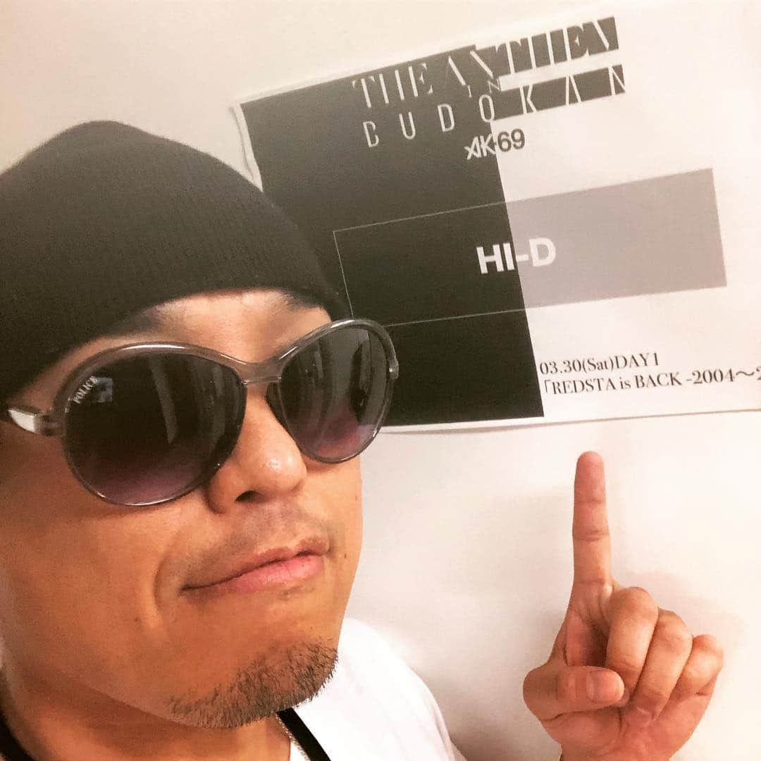 HI-Dさんのインスタグラム写真 - (HI-DInstagram)「初の日本武道館ライブ出演無事終了！ 俺がどんなスペシャルな登場したかはこのライブを収めたDVDをゲットしてもらうしかないな....リリースされればだけど。またスタッフの方から写真いただいたらアップしてみます。 AK、明日も頑張って！ありがとう！ #AK69 #日本武道館 #concert #hiphop #rapper #mc #show #redmagic #redmagicbeyond #redstaisback #cutsolo #theanthem #滑走路 #redsta #69Homies」3月31日 0時10分 - hid_hideo_jp_suomi