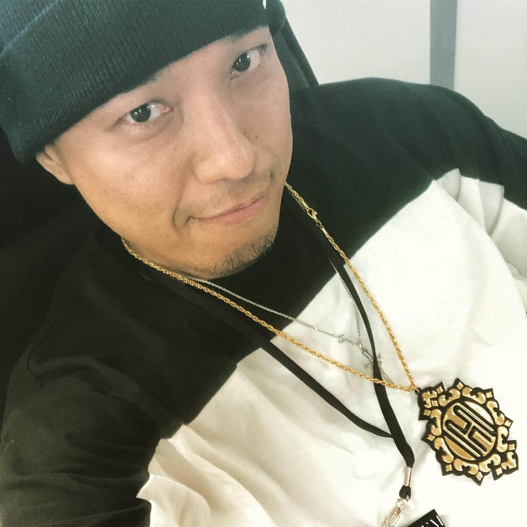 HI-Dさんのインスタグラム写真 - (HI-DInstagram)「初の日本武道館ライブ出演無事終了！ 俺がどんなスペシャルな登場したかはこのライブを収めたDVDをゲットしてもらうしかないな....リリースされればだけど。またスタッフの方から写真いただいたらアップしてみます。 AK、明日も頑張って！ありがとう！ #AK69 #日本武道館 #concert #hiphop #rapper #mc #show #redmagic #redmagicbeyond #redstaisback #cutsolo #theanthem #滑走路 #redsta #69Homies」3月31日 0時10分 - hid_hideo_jp_suomi