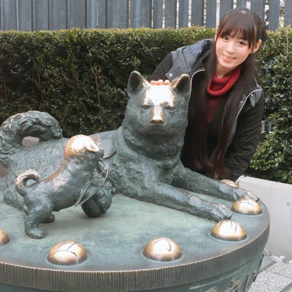 浦えりかのインスタグラム：「先日戌の日参りに行ってきました。 母の熱烈なリクエストで水天宮へ。旦那さんはお仕事だったので母とお義母さんと3人でお参りしてきたよー。 （戌の日は混むだろうから違う日にしました） #戌の日 #戌の日参り #水天宮」