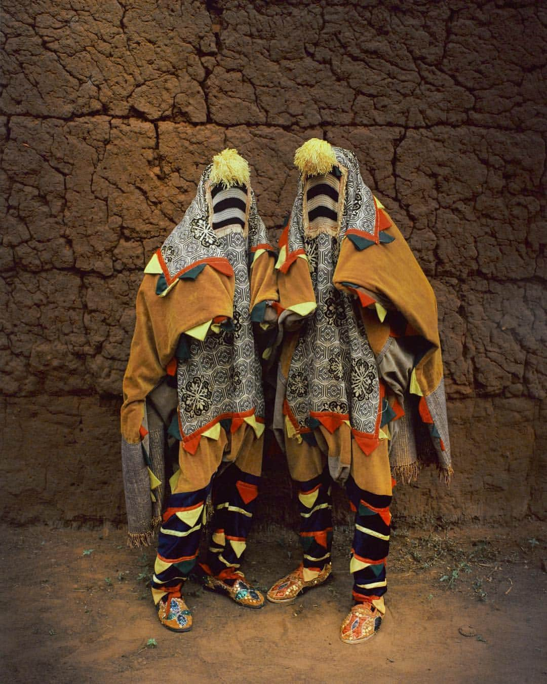 ブルックリン美術館さんのインスタグラム写真 - (ブルックリン美術館Instagram)「Egúngún masquerades strengthen connections between the living and their ancestors in West African Yorùbá communities. In The Egungun Project, Beninese photographer #LeonceRaphaelAgbodjélou depicts contemporary masqueraders showing off their magnificent costumes. Colorful perspectives on the Republic of Benin’s heritage and culture, these formally posed photos reflect Agbodjélou’s training under his father, renowned studio portrait photographer Joseph Moise Agbodjélou. Curious what egúngún looks like in a different part of West Africa? Visit #OneEgúngún on view through August 18. ⁣⠀ ⁣⠀ Leonce Raphael Agbodjélou (Beninese, born 1965). [Untitled], 2011, printed 2015. Chromogenic photograph ⇨ [Untitled], 2011, printed 2015. Chromogenic photograph. Arts of Africa. Gifts of Jack Bell Gallery, 2016.27.1 and 2016.27.2. #BrooklynMuseum⁣ #BKMAfricanarts⁣⠀」3月31日 0時14分 - brooklynmuseum