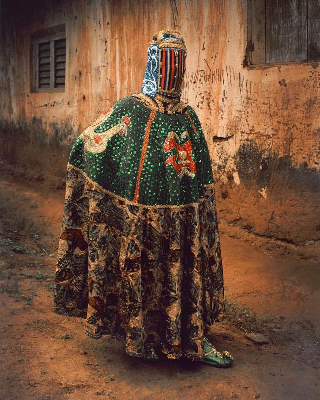 ブルックリン美術館さんのインスタグラム写真 - (ブルックリン美術館Instagram)「Egúngún masquerades strengthen connections between the living and their ancestors in West African Yorùbá communities. In The Egungun Project, Beninese photographer #LeonceRaphaelAgbodjélou depicts contemporary masqueraders showing off their magnificent costumes. Colorful perspectives on the Republic of Benin’s heritage and culture, these formally posed photos reflect Agbodjélou’s training under his father, renowned studio portrait photographer Joseph Moise Agbodjélou. Curious what egúngún looks like in a different part of West Africa? Visit #OneEgúngún on view through August 18. ⁣⠀ ⁣⠀ Leonce Raphael Agbodjélou (Beninese, born 1965). [Untitled], 2011, printed 2015. Chromogenic photograph ⇨ [Untitled], 2011, printed 2015. Chromogenic photograph. Arts of Africa. Gifts of Jack Bell Gallery, 2016.27.1 and 2016.27.2. #BrooklynMuseum⁣ #BKMAfricanarts⁣⠀」3月31日 0時14分 - brooklynmuseum