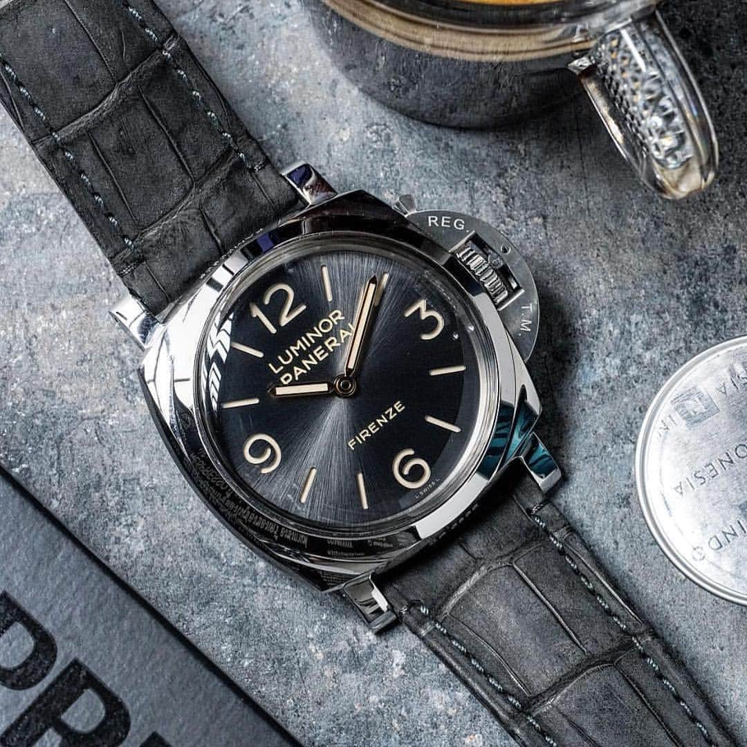 パネライのインスタグラム：「The #Panerai PAM372 was a hit because of its 47mm base dial vintage look.  This #PAM605 Firenze version limited to 99 pieces and only available from the Florence boutique took it to another level.  With its sun brushed grey dial it brings it into another dimension. Pic by @watchstylo #paneraicentral」