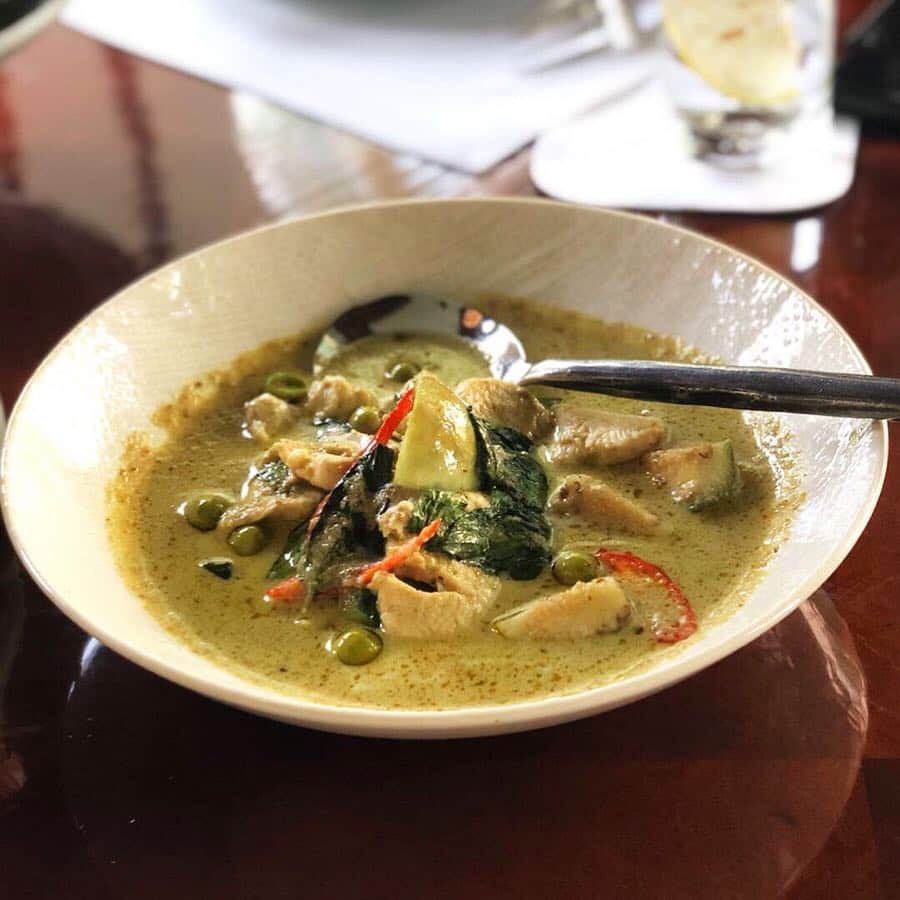 梅谷安里さんのインスタグラム写真 - (梅谷安里Instagram)「🌺🌺🌺 美味しすぎるタイ料理🌺 やっぱりタイ料理で一番パッタイが好き🤤 ・ ここもバンコクで来たかったお店のひとつ❤️ これて良かった❤️ #celadon #thai#タイ料理 #あん旅#あんグルメ」3月31日 0時20分 - anriworld