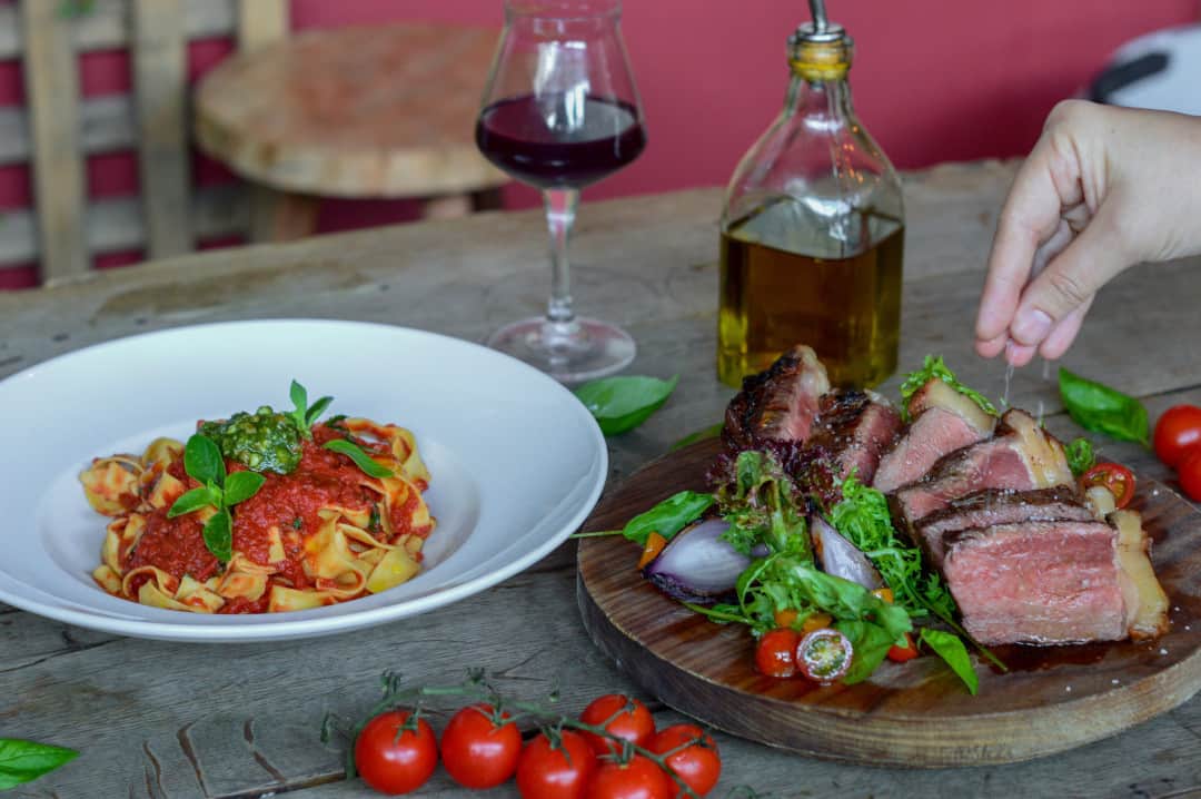 Eataly Brasilさんのインスタグラム写真 - (Eataly BrasilInstagram)「Esse final de semana temos mais um prato especial no Brace! Teremos esse contra filé com tagliatelle ao pomodoro e basilicão para 2 pessoas esse sábado e domingo, no horário do almoço e jantar. Com quem você dividiria essa maravilha?  #EatalySP #SouEatalyano #RestauranteBrace」3月31日 0時30分 - eatalybr