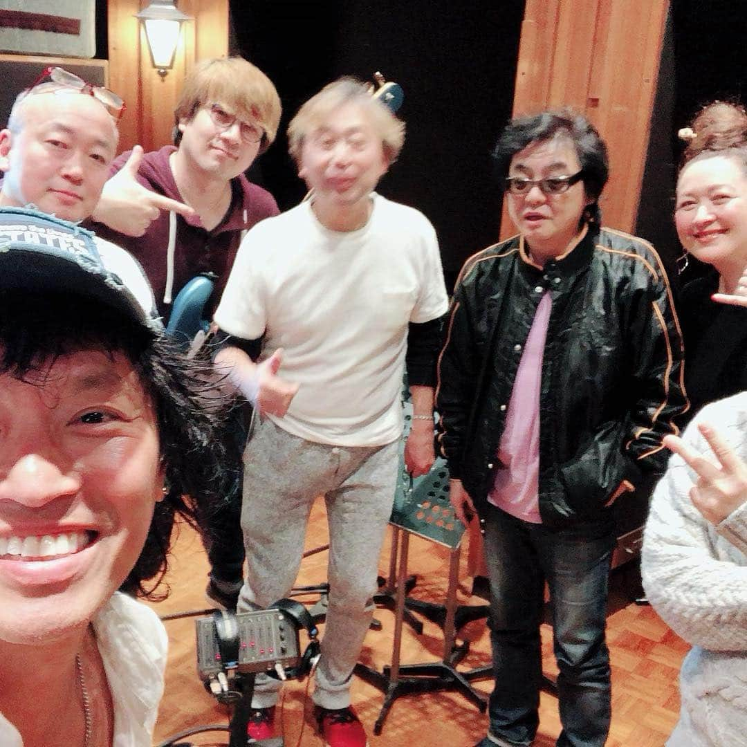 日野賢二さんのインスタグラム写真 - (日野賢二Instagram)「伊豆レコーディング2日目終了^_^！Izu Recording day 2! Good to reunite with Kishida,Penny&Koichi Kawamura& new friends! #jinobass #fender #atelierz  #aguilaramp #roland #boss #korg  #AOR #music #friends #newfriends #lovewhatyoudo  #izu #love」3月31日 0時31分 - jinobass