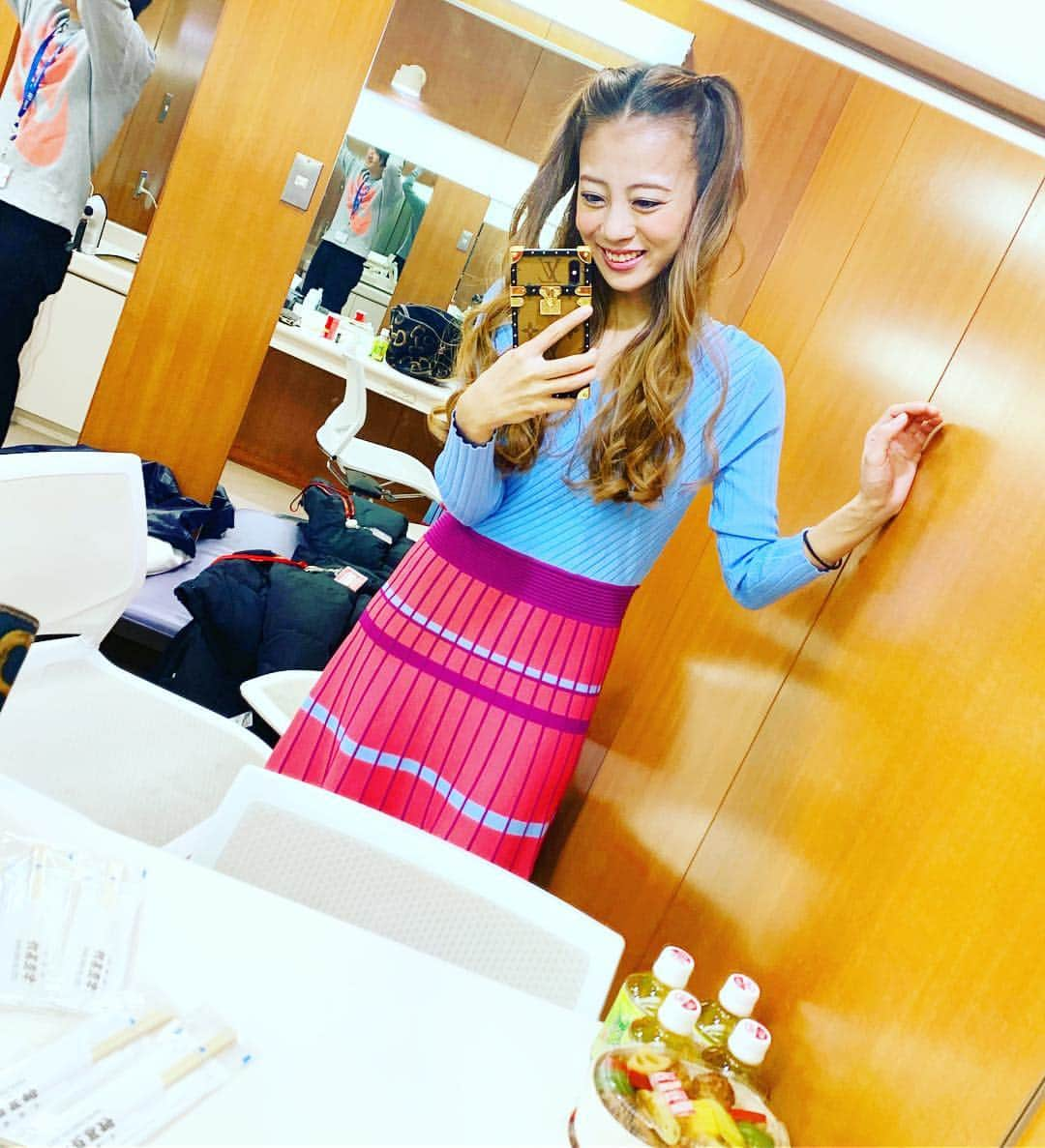 あびる優さんのインスタグラム写真 - (あびる優Instagram)「準備完了😊💋 今日のワンピースかわいい👗💕 衣装はタグ付けしてます😋  #make#makeup#hair#hairmake#fashion#selfie#メイク#メイクアップ#ヘア#ヘアメイク#衣装#ワンピース#ファッション」3月31日 11時26分 - yuabiru74