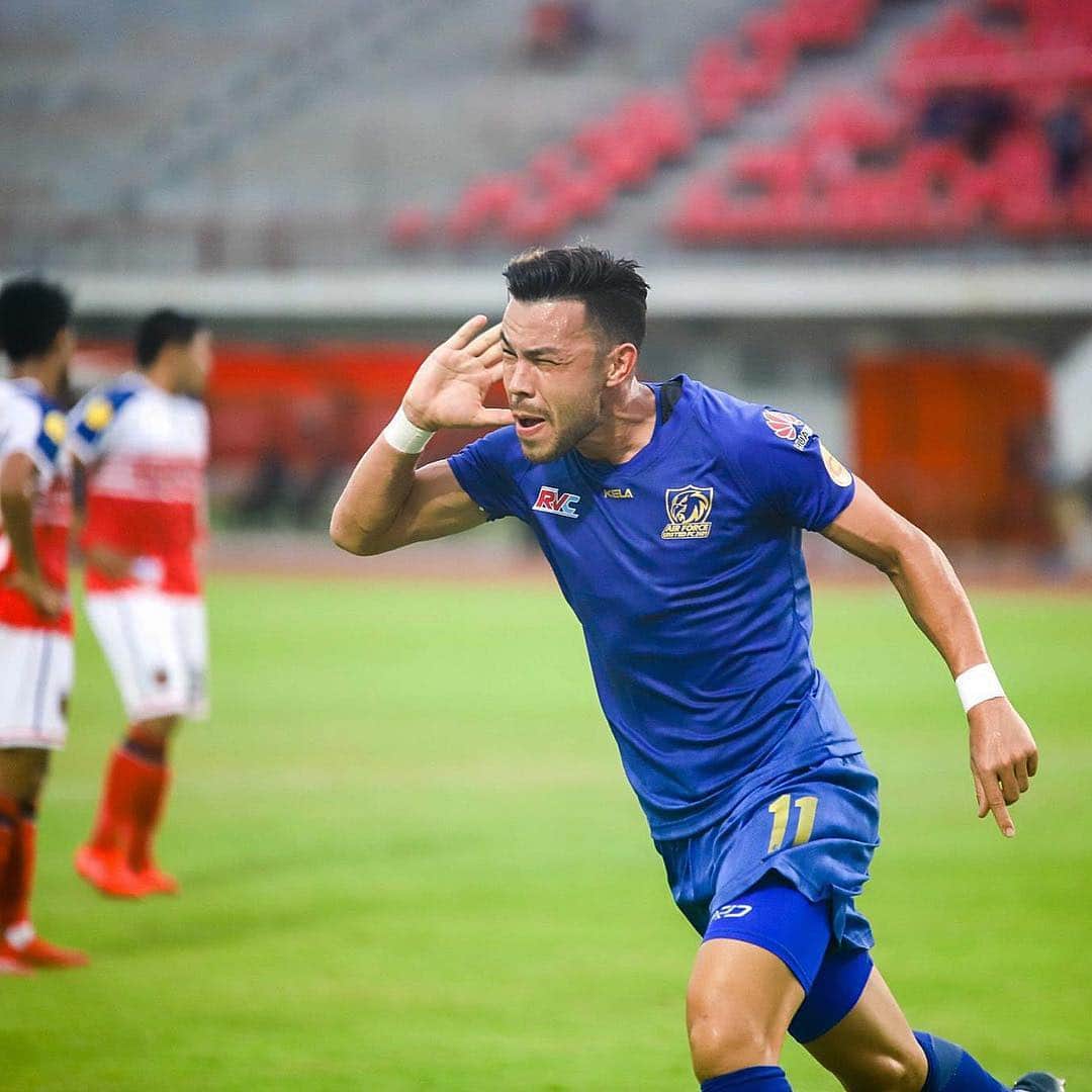 のインスタグラム：「Game day! Leggo #airforceunited #policetero #vincent #kv11 #gameday #football」