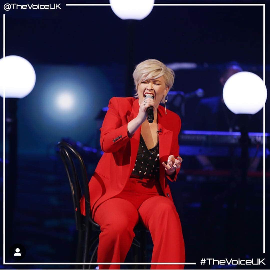 ジェニファー・ハドソンさんのインスタグラム写真 - (ジェニファー・ハドソンInstagram)「@nicoleraquel_d @thisismoya so happy to call u team JHud @thevoiceuk」3月31日 9時56分 - iamjhud