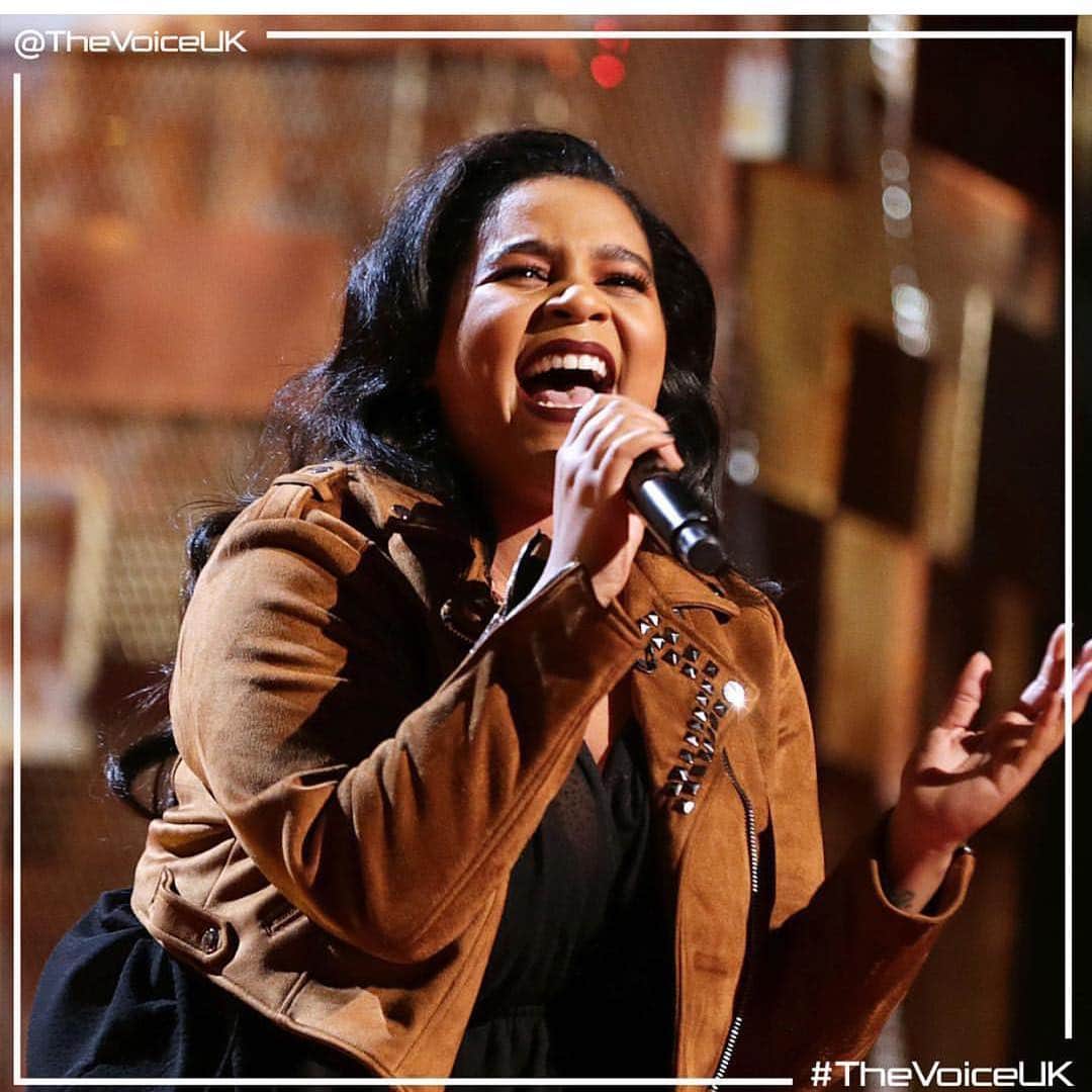 ジェニファー・ハドソンさんのインスタグラム写真 - (ジェニファー・ハドソンInstagram)「@nicoleraquel_d @thisismoya so happy to call u team JHud @thevoiceuk」3月31日 9時56分 - iamjhud