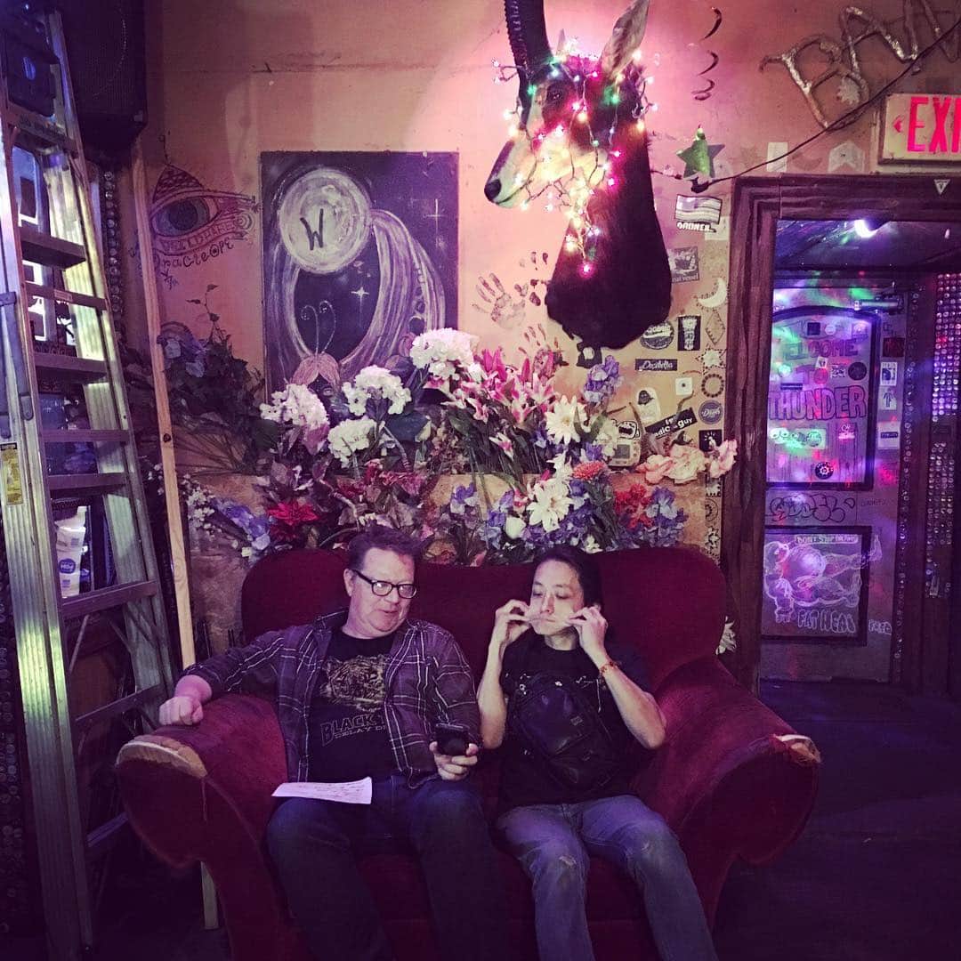 のインスタグラム：「We arrived at tonight’s venue JJ’s Bohemia in Chattanooga, TN!! Come on! Come on!! Come on!!! . . #chattanooga  #pinkydoodlepoodle  #pdp  #ustour2019  #highenergyrocknroll  #livemusic #rockmusic #rock #rockband  #japanese  #tour #ustour #livetour  #tourlife #musicianlife #musician #gibsonguitars #gibsonbass #gibson #eb3 #lespaul #marshallamps #vintage #femalebassist #femalevocalist #アメリカ #海外旅行 #音楽」