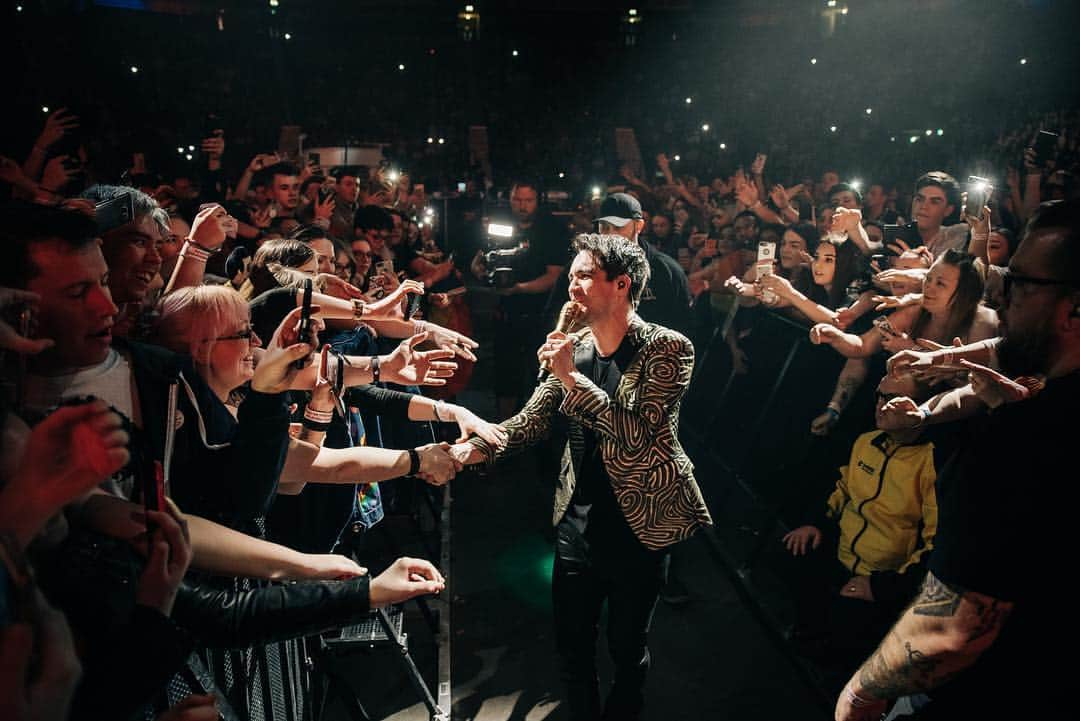 Panic! At The Discoさんのインスタグラム写真 - (Panic! At The DiscoInstagram)「Thank you Manchester #prayforthewickedtour #22 📸- @jakechams」3月31日 10時11分 - panicatthedisco