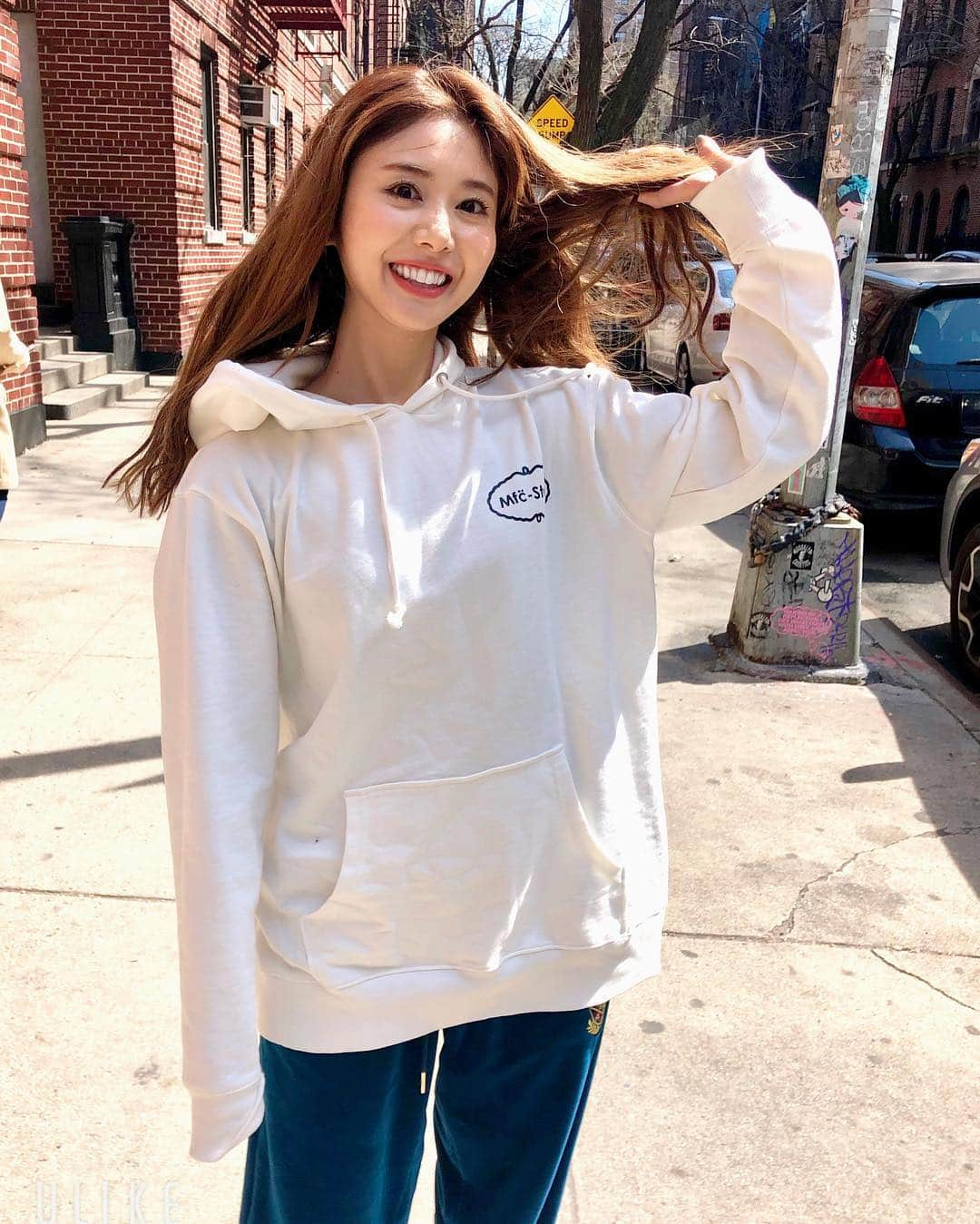 一木美里さんのインスタグラム写真 - (一木美里Instagram)「ついた🗽☀️ぽかぽか🌷✨✨ sweatshirt #MFCSTORE pants #Kith #弟カメラ . . . #MillyNycNyc#MillyNyc19#Newyork#Nyc#travel#trip#streetfashion#streetstyle#ニューヨーク#ストリートファッション」3月31日 10時11分 - misato_ichiki