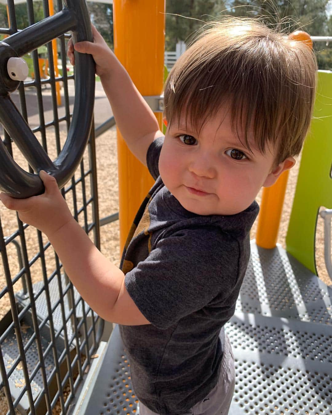 ターニャ・テイトさんのインスタグラム写真 - (ターニャ・テイトInstagram)「Ozzie enjoyed his afternoon at the park. How are you spending your weekend? 😁 ☀️ 🧒🏻 —- #ozzie #oswald #myson #16monthsold #16monthsoldtoday」3月31日 10時03分 - tanyatate