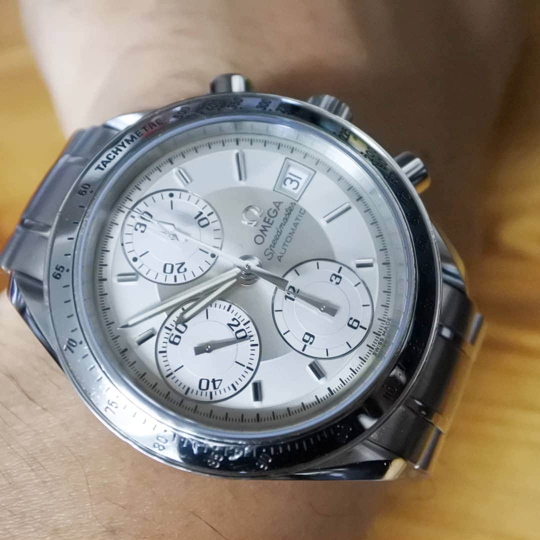 ニッチロー'さんのインスタグラム写真 - (ニッチロー'Instagram)「22歳の頃  憧れて初ボーナスで買ったOMEGAの腕時計。  10年位動いていなかったのを40歳という節目で動かそうと思い、オーバーホールしてあらたな時を刻みだしました。  いつか息子にこの腕時計を譲りたい。  #omega  #speedmaster #watches  #オメガ #スピードマスター #腕時計」3月31日 10時09分 - nicchiro5.1