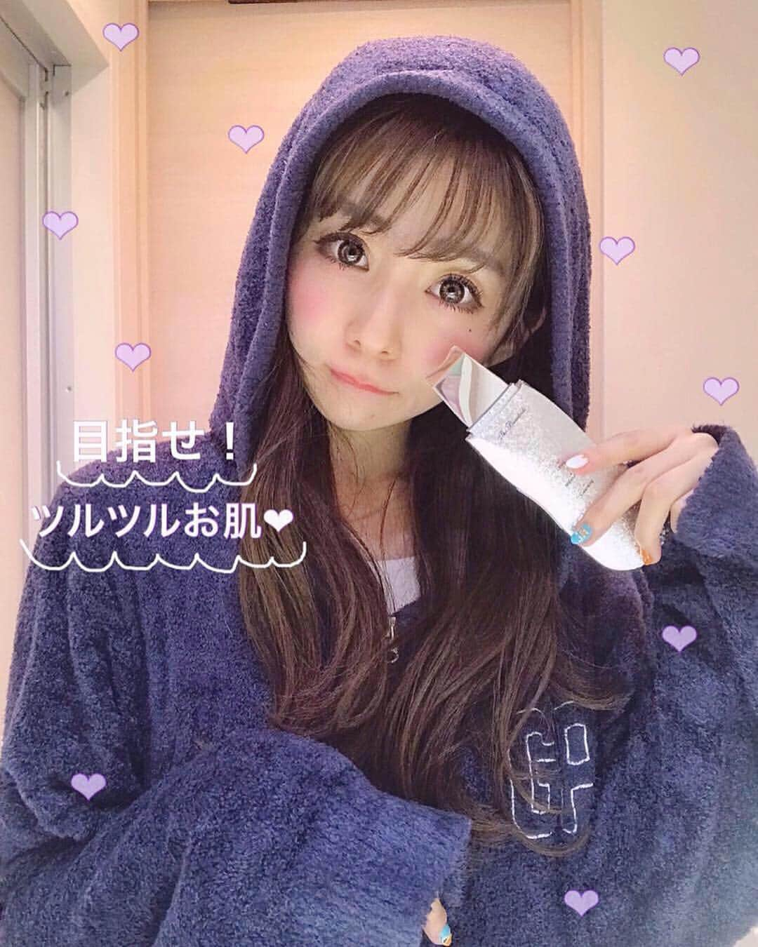 横田亜美さんのインスタグラム写真 - (横田亜美Instagram)「❤︎ . 昨日は突然のインスタライブ ありがとうううううう 優しいみんなが大好きだた💞 . あの後お風呂に入ってから 初の試みっっっ @the_beautools の ウォーターピーリング、 始めました💞💞 . 28歳にもなると 吹き出物が出るように😭笑 . そんな時、お友達から 教えてもらったアイテムだよ💞 . 色々なパターンがあって、 お肌への振動が気持ちいいの✨ . 動画参照でやり方は見てねっ . ヘッドがプラチナ加工で 錆びづらくてお肌にも優しい💞 . これでツルツル肌になるといいなあ🥺💞💞 . . #thebeautools #gelatopique #gm #pr #make #動画 #メイク動画 #howto #部屋着 #ジェラートピケ #お風呂 #洗面台 #フォトフェイシャル #肌 #肌荒れ #夜更かし #スキンケア #ジェラピケ #部屋着 #レポ #メイク動画」3月31日 10時37分 - amimi0218