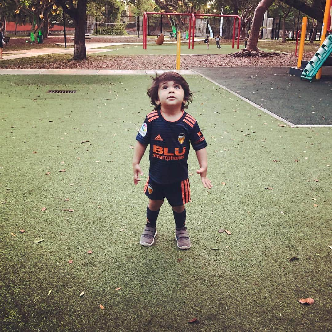 ジョン・ケアーさんのインスタグラム写真 - (ジョン・ケアーInstagram)「Keep your head up🙄 #zaynkerr #soccerboys #valenciacf #laliga #coconutgrove #coconutgrovemiami #peacockpark」3月31日 10時32分 - johnkerrsk8er