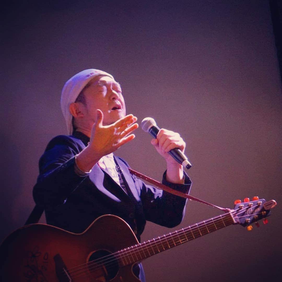 のインスタグラム：「。 みなおは～ 日々LIVE三昧で有難く。 でもこの時期花粉がまだ まだ酷くて……。 そして花見シーズンだねー ヽ(^o^)丿それは花粉との 闘いでもあるー。 ♪。.:＊・゜♪。.:＊・゜♪。.:＊・゜」