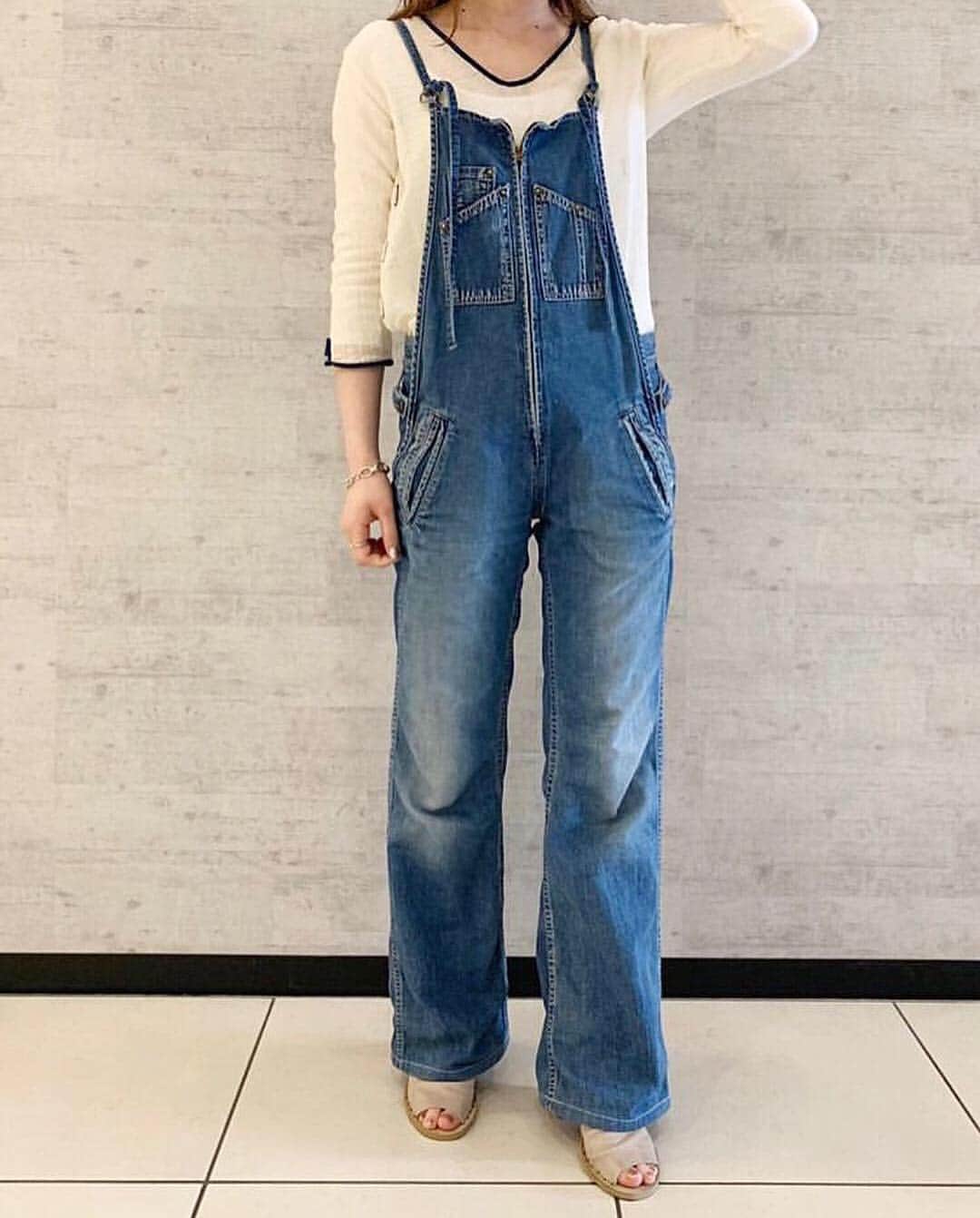 ジョンブルさんのインスタグラム写真 - (ジョンブルInstagram)「. JOHNBULL salopette lot.AP714 / ¥20,000+tax  不動の定番人気サロペット“フレンチサロペット”  フランスのワークウェアを意識したシンプルな作りは経年変化を楽しみつつ新たな定番アイテムとしておすすめです。  @johnbull_kobe  #johnbull #johnbullprivatelabo #pants  #leopard #taperedpants #newarrival #newin #springfashion #coordinate #fashion  #ジョンブル #ジョンブルプライベートラボ #ファッション #テーパードパンツ #ヒョウ柄 #レオパード #Tシャツ #サテンパンツ #コーディネート #カジュアルコーデ #大人カジュアル #2019ss」3月31日 10時39分 - johnbull_private_labo
