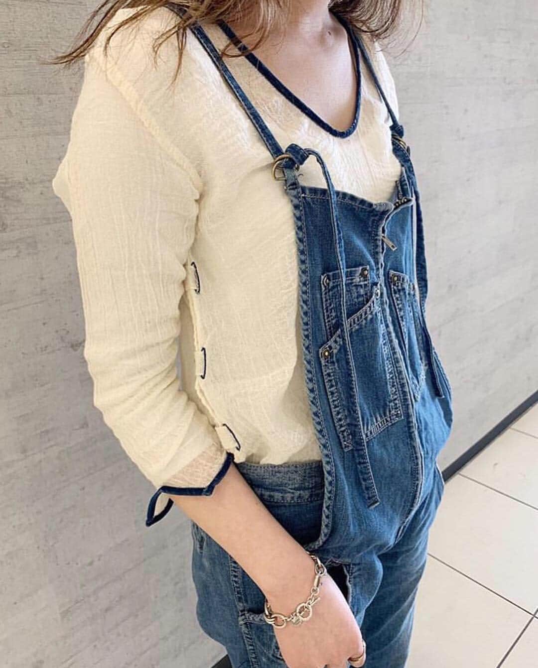 ジョンブルさんのインスタグラム写真 - (ジョンブルInstagram)「. JOHNBULL salopette lot.AP714 / ¥20,000+tax  不動の定番人気サロペット“フレンチサロペット”  フランスのワークウェアを意識したシンプルな作りは経年変化を楽しみつつ新たな定番アイテムとしておすすめです。  @johnbull_kobe  #johnbull #johnbullprivatelabo #pants  #leopard #taperedpants #newarrival #newin #springfashion #coordinate #fashion  #ジョンブル #ジョンブルプライベートラボ #ファッション #テーパードパンツ #ヒョウ柄 #レオパード #Tシャツ #サテンパンツ #コーディネート #カジュアルコーデ #大人カジュアル #2019ss」3月31日 10時39分 - johnbull_private_labo
