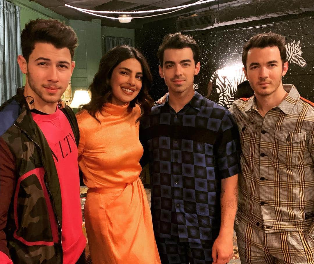 プリヤンカー・チョープラーさんのインスタグラム写真 - (プリヤンカー・チョープラーInstagram)「My first ever #jonasbrothers show. And it was incredible!!! I’m so proud of these guys!! #Family ❤️🎉🙌🏽」3月31日 10時43分 - priyankachopra