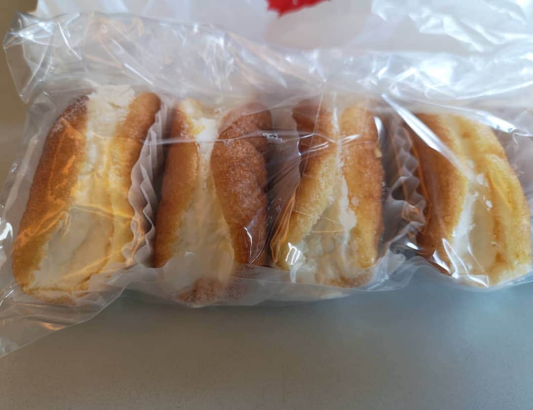 なだぎ武さんのインスタグラム写真 - (なだぎ武Instagram)「小倉で有名なパン屋、シロヤで買いました！人気ナンバー1のオムレット😁 頂きやすよ！ 今日はこれから京都で吉本坂46の握手会です。  #小倉駅  #シロヤ  #オムレット」3月31日 10時44分 - nadagigigi