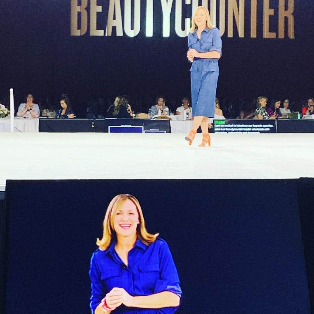 ブリジット・モイナハンさんのインスタグラム写真 - (ブリジット・モイナハンInstagram)「Thank you @greggrenfrew @beautycounter for letting me share in your glory and all things fearless #cleanbeauty #empoweringwomen #stories #conversations @christy_coleman @beckieandmartina @jenniferfisherjewelry @gabrielahearst #LEAD #leadership #confidence #sisterhood」3月31日 10時49分 - bridgetmoynahan