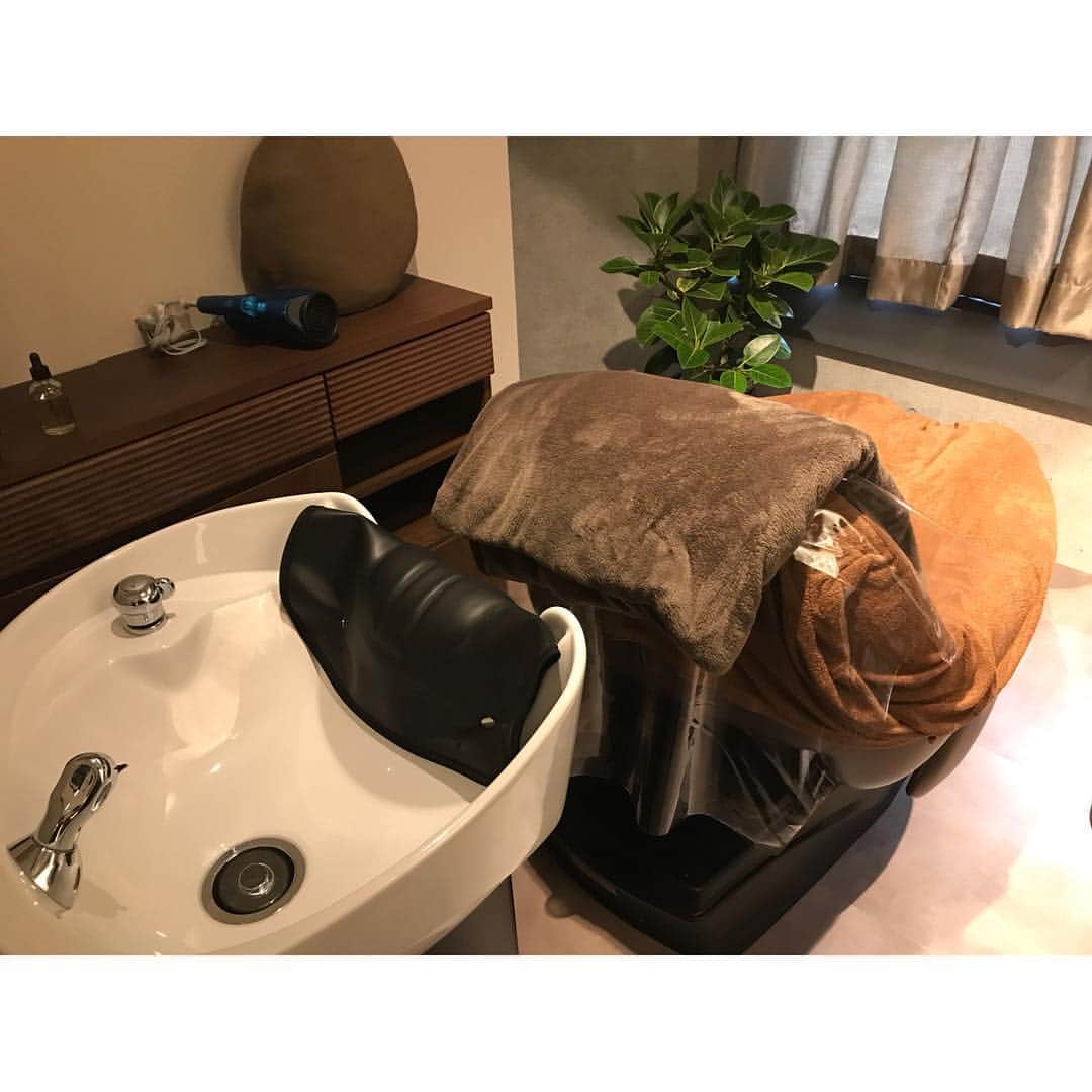 liiiiche23さんのインスタグラム写真 - (liiiiche23Instagram)「・ ・ 表参道に4/2にグランドオープンする @headconcierge で ヘッドスパをして頂きました💆‍♀️ 頭だけじゃなくて、 デコルテや肩のマッサージも付いていて、 肩こりが酷かったけど、 施術が終わった後は、かなーりスッキリ✨ 開始5分位で爆睡でした💤笑 芸能人の方も通っているようで…！ かなりオススメです💆‍♀️✨ ・ ・ #headspa #ヘッドスパ #spa #スパ #究極睡眠 #青山 #表参道 #東京 #tokyo #headconcierge #ヘッドコンシェルジュ」3月31日 10時54分 - arice_tk