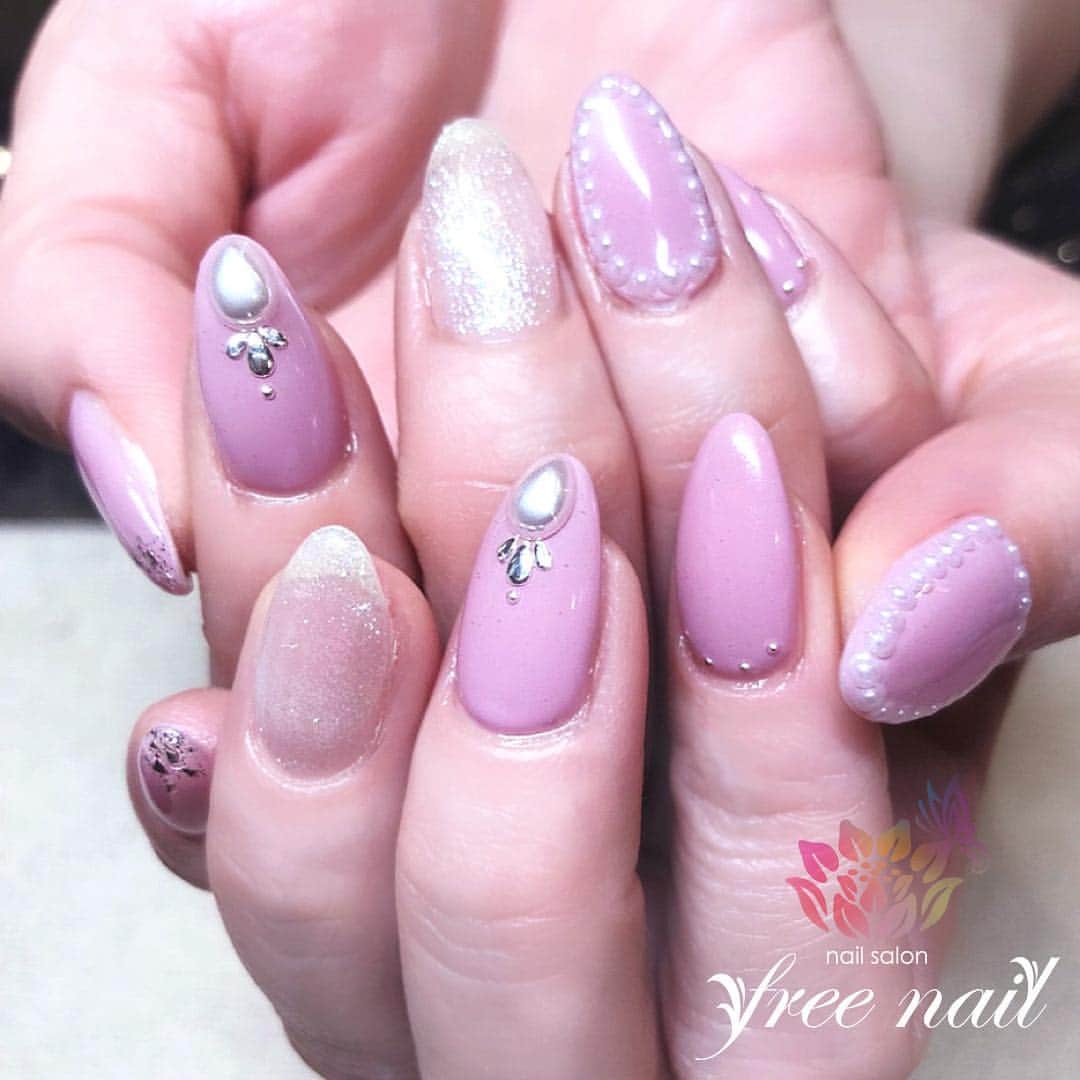 free nail フリーネイルさんのインスタグラム写真 - (free nail フリーネイルInstagram)「. お客様ネイル💅🏻🌸✨ . シンプルピンクネイル💗✨ . 女性らしい青みピンク💗💕✨ . ご来店ありがとうございました🙇🏻‍♀️🙇🏻‍♀️🙇🏻‍♀️💗 . #ネイル #フリーネイル #ネイルアート #ジェルネイル #ネイルサロン #大阪ネイルサロン #ネイルデザイン #ネイルチェンジ #囲みネイル #パールネイル #ラメネイル #グリッターネイル #ピンクネイル #シルバーネイル #デザインネイル #トレンドネイル #シンプルネイル #モテネイル #春ネイル #スプリングネイル #美甲 #日式美甲 #springnails #nailsart #nailsalon #nailsdid #newnails #newnail #freenail」3月31日 10時48分 - freenail_jpn