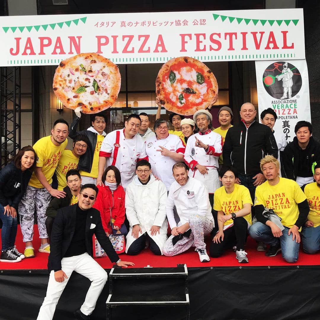 のインスタグラム：「本日もスタートしました！ 「Japan Pizza Festival 🍕」最終日‼️ 博多駅前広場で22時までやってます。 ピッツァのラストオーダーは21時。 テイクアウトも可能ですよ！  #toggy #hakata #fukuoka #japan #japanpizzafestival #napolipizza #gaetano #pizza #真のナポリピッツァ協会 #本物のピッツァを子供たちに @ 博多駅前広場  https://grapee.jp/652334」