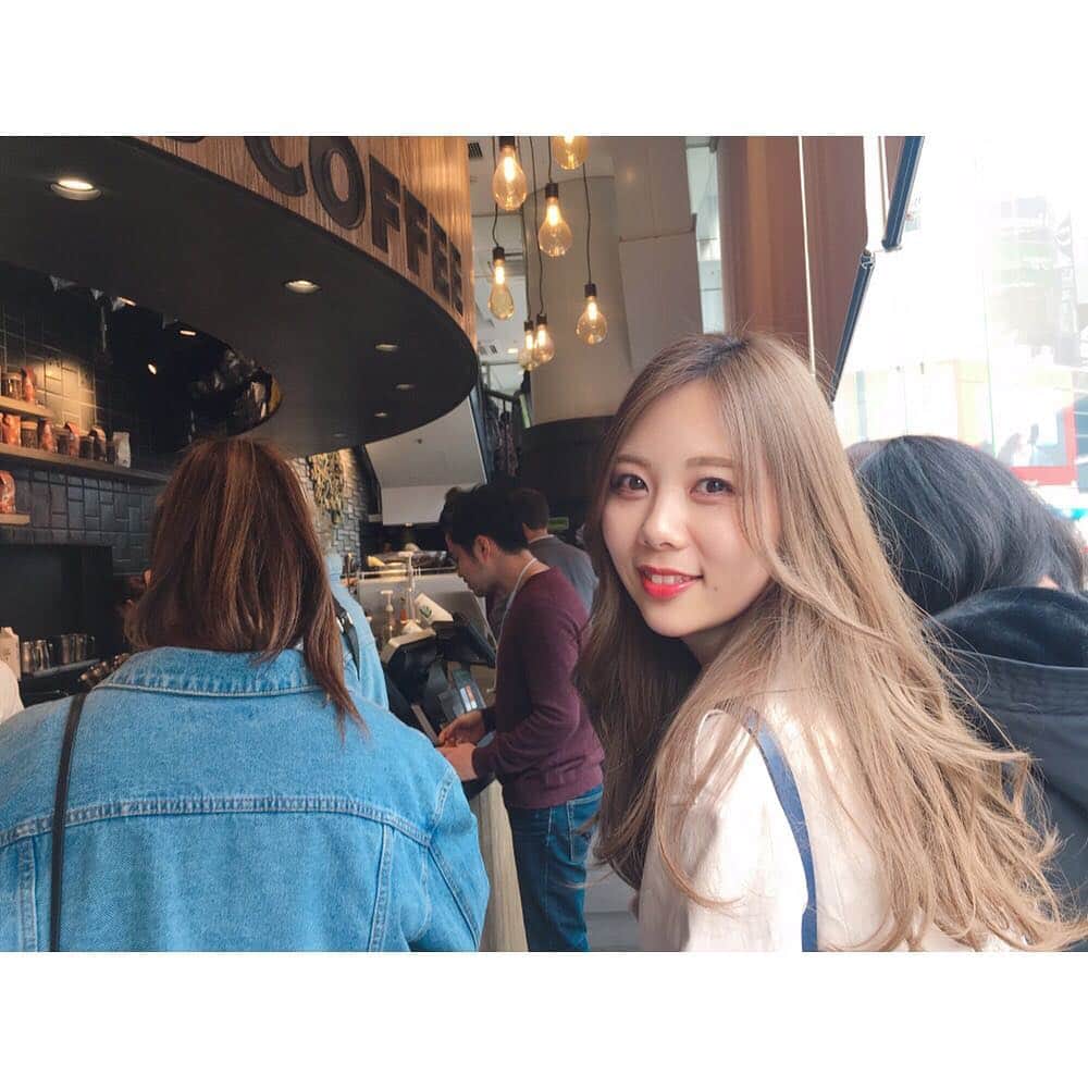 西村季里子のインスタグラム：「・ もう3月が今日で終わるのか〜🥀 この3ヶ月嬉しいこと楽しいこと たくさんあったな〜🌝♥️ 4月もいいスタート切れますように🌷 やりたいこと、自分が望む道に進んでく🤞🏻 #20190331#明日から#4月 #元号発表#ドキドキ#何になるんだろう #歴史的瞬間#平成#平成最後#平成生まれ #starbucks #starbucksjapan #shibuya  #hair#haircolor #ブリーチカラー#サロモ #followｍe #follow#🌝#♥️」