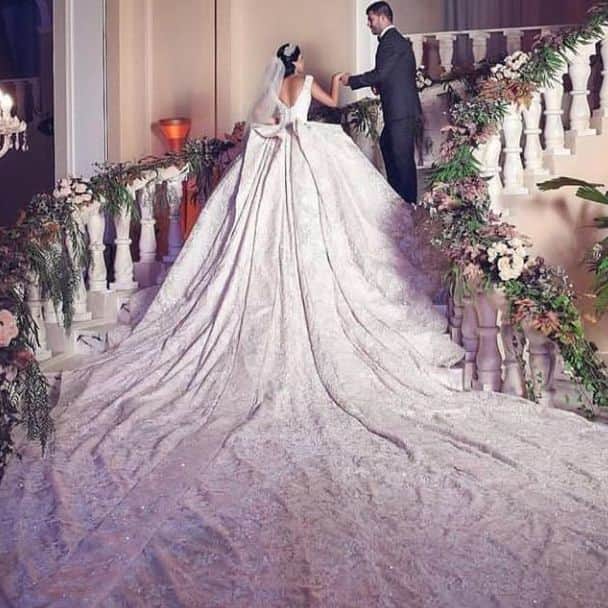 HappyWedding.Lifeさんのインスタグラム写真 - (HappyWedding.LifeInstagram)「ชุดแต่งงานสุดอลังการ ให้เจ้าสาวใส่โดดเด่น . . Get more inspiration 🔽 https://www.happywedding.life/th/wedding-dress 🔍 ชุดเจ้าสาว . .  #happywedding #happyweddingth #happyweddinglifeth #happy #wedding #thailand #love #gown #bridal #weddinginspiration #inspiration #bride #ชุดแต่งงาน #แฟชั่นชุดเจ้าสาว #ชุดเจ้าสาว #เทรนด์ชุดแต่งงาน2017 #เทรนชุดแต่งงาน2018 #ตัดชุดแต่งงาน #เทคนิคเลือกชุดแต่งงาน #ซื้อชุดแต่งงาน #ขั้นตอนเตรียมตัวเลือกชุดเจ้าสาว #ดีไซน์ชุดเจ้าสาว . . nice idea via >> @dwp_congress」3月31日 11時19分 - happywedding.life