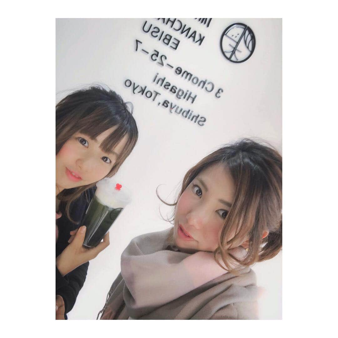 下門美春さんのインスタグラム写真 - (下門美春Instagram)「昨日の続き✏️ 昨日は有沙と一緒にヘアアレンジ行ったの😃✨ 自宅の最寄りが2駅しか離れてないから同じ電車乗ろうって連絡取り合ってたのに乗ったの両端🤣笑 結局新宿で合流して原宿から歩いて表参道へ👭 ヘアアレンジと撮影が終わって歩いて渋谷→恵比寿行ってシロノニワっていうランチ＋タピオカ食べ放題のとこ行きたかったんだけど貸し切りで入れず😭で、小籠包と担々麺食べた😃✨！やっぱりjapanese中華が好き🤣笑 その後、閑茶坊ってタピオカ屋さん行ったら人いなすぎてやってる？ってなったけどやっててめっちゃ美味しかった！👀✨1番奥の席座ってDAZNでヤクルトvs阪神見出すし！🤣しかもバッター、一人一人にコメントし出すし！笑 次の神宮6連戦の展望？し出すし！笑笑 爆笑でございました🤣笑 おかげで表情筋死んだ笑 はやく4月5日ならないかなー！それまで修行僧のように走りますわ。笑 今日も昨日が楽しすぎて朝から結構いいペースで130分走ってしまったし。笑 やっぱり楽しみがあるといい練習を前向きにできるね🤣笑 2枚目は弟にブリってるって言われました。ぷんぷん😗 #japan #marathon #runner #マラソン #マラソン女子 #ランニング #ランニング女子 #恵比寿 #閑茶坊  #タピオカ #女子アスリート の #休日 #プロ野球 #野球 女子」3月31日 11時20分 - 38shimo