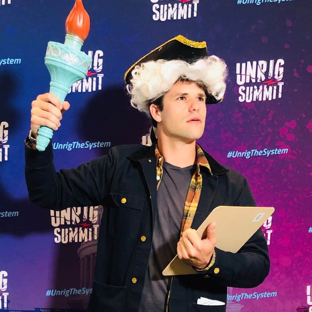 マックス・カーバーのインスタグラム：「Lady Liberty in all her glory... 🇺🇸 Having a blast in Smashville at the #UnrigSummit with @representus #EndCorruption #Politics #UnrigTheSystem #Smashville #GetInvolved」
