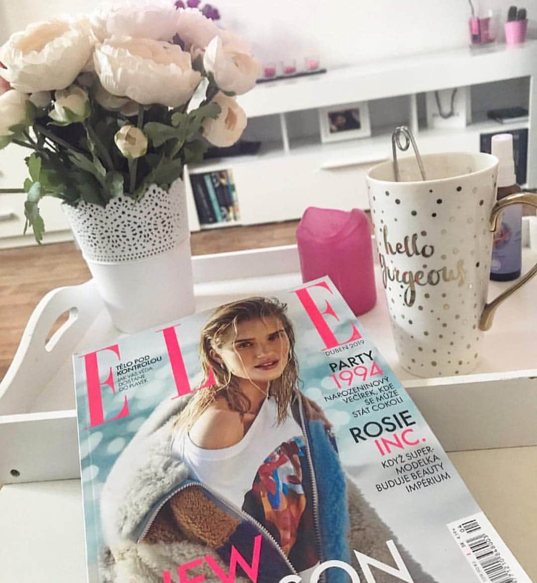 ELLE Czechさんのインスタグラム写真 - (ELLE CzechInstagram)「Opět vaše inspirativní dubnové #ELLECover/s. Děkujeme. Jo a pozor!!! Už máte slevové kupóny na “Shopping fever”??? Dejte si do diářů 12.-14.4.2019.  ______ #ELLEczech #thebestfollowers #aprilissue #outnow #bestforweekend #ShoppingFever」3月31日 2時38分 - elleczech