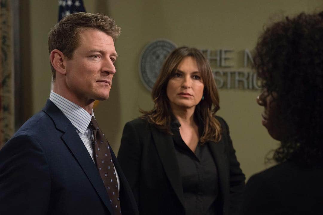 E! Onlineさんのインスタグラム写真 - (E! OnlineInstagram)「It's true, the facts don't care about your feelings...ADA Peter Stone is leaving Law & Order: #SVU. 💔 Link in bio for the details. (📷: Getty Images)」3月31日 2時47分 - enews