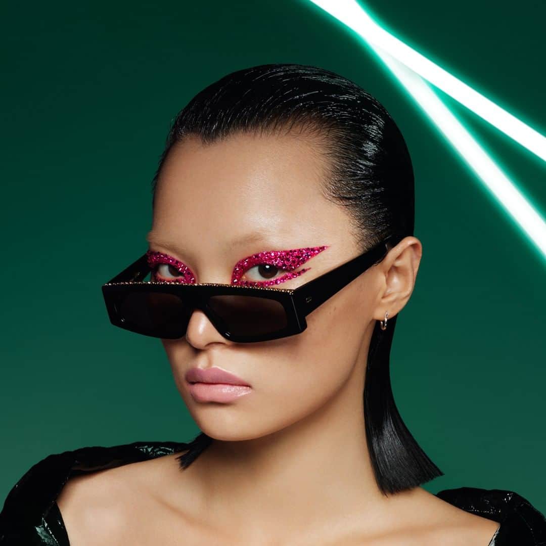 セルフリッジズさんのインスタグラム写真 - (セルフリッジズInstagram)「PAT McGRATH Labs launches at Selfridges in less than 48hrs. Prepare to be dazzled *Shades recommended* | @patmcgrathreal . . . Sunglasses by @dior #PatMcGrath #MakeupByPatMcGrath #PatTakesLondon #SelfridgesLondon #PMGLabLove #SelfridgesBeauty」3月31日 3時04分 - theofficialselfridges
