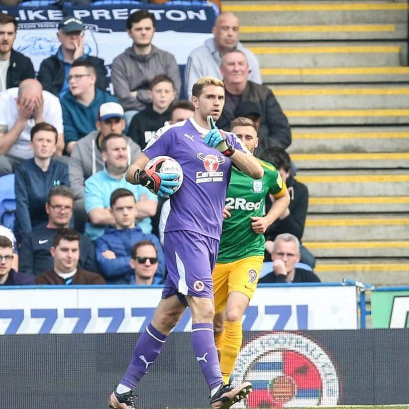 ダミアン・マルティネスさんのインスタグラム写真 - (ダミアン・マルティネスInstagram)「Solid team performance against a very good side, thank you so much for your support 💪🏼💪🏼💪🏼!! @readingfc #3points #em26 #vamos」3月31日 2時58分 - emi_martinez26