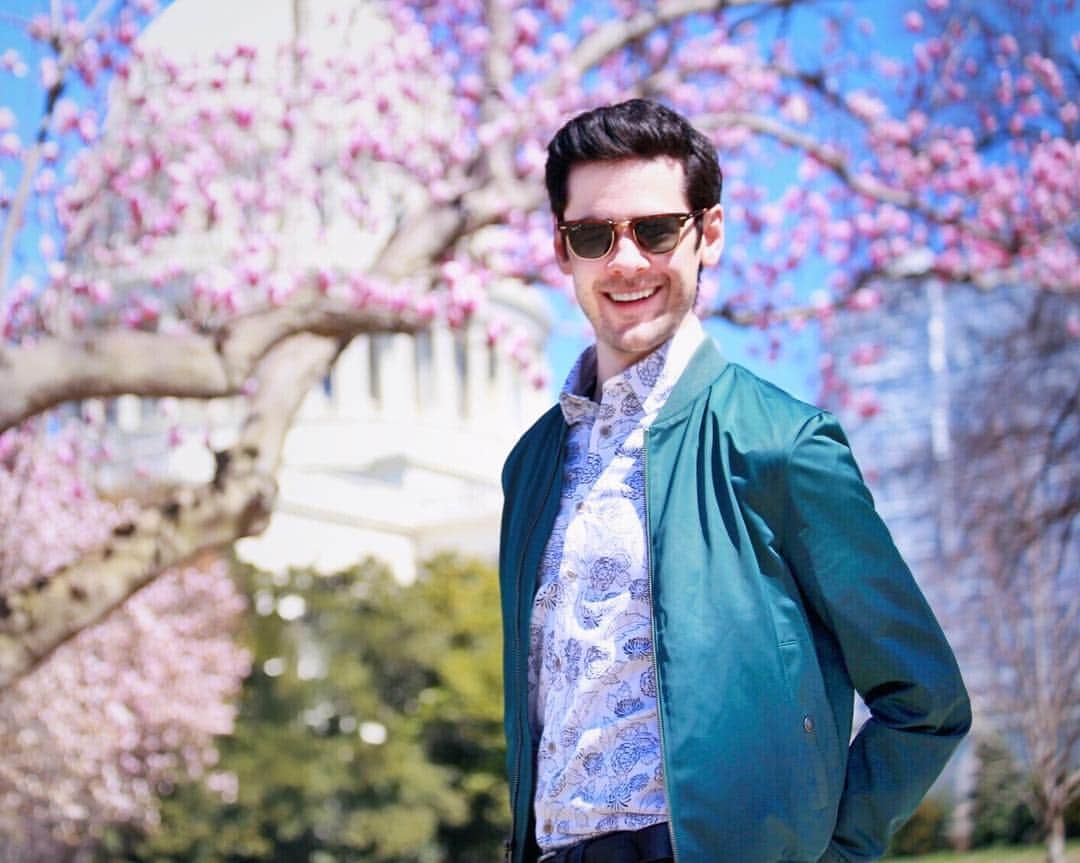 ブレンダン・ロビンソンさんのインスタグラム写真 - (ブレンダン・ロビンソンInstagram)「#Spring has sprung in D.C. 🌸🌸🌸 | What’s your favorite #season of the year?  Tell me below!! | Pic by @heartthrobsuave | #WashingtonDC #cherryblossom #springbreak #sightseeing #CapitolHill」3月31日 3時00分 - brendanrobinson