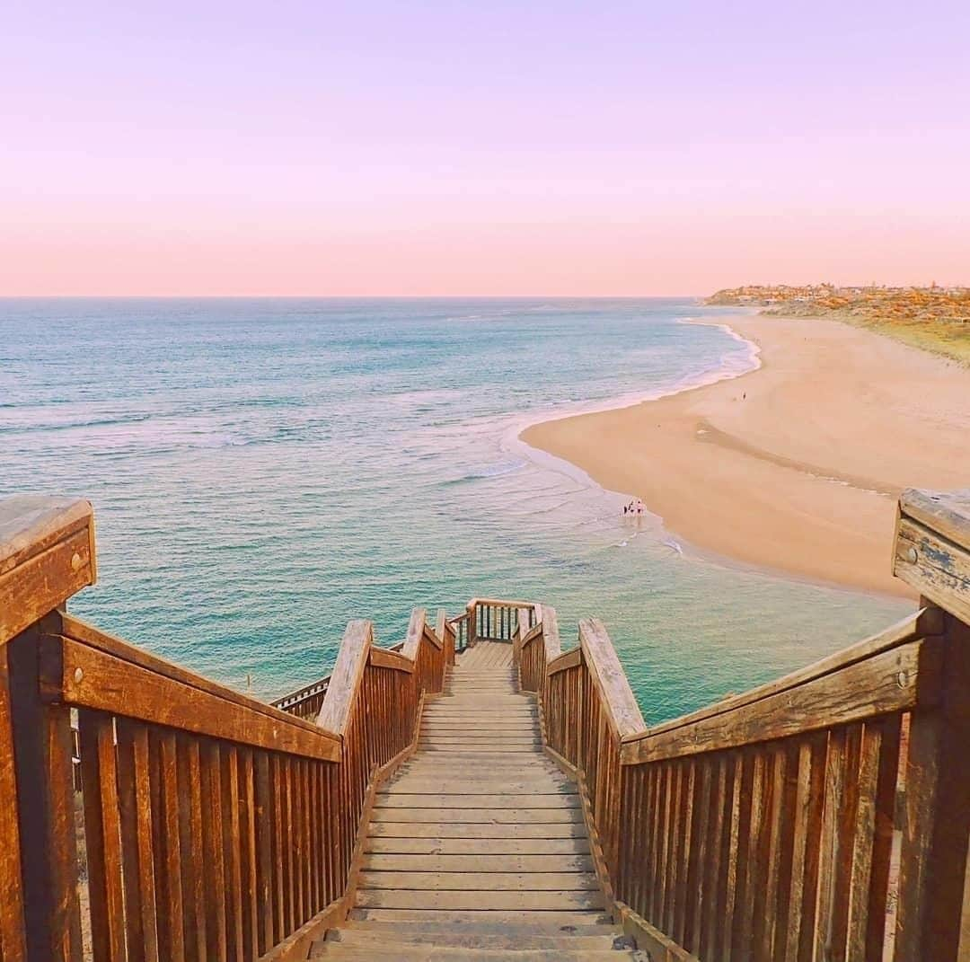 Australiaさんのインスタグラム写真 - (AustraliaInstagram)「It’s pretty hard to beat the magic of that first light glow! ✨ @brookeee_reneee got up nice and early to snap this beautiful shot of Portie’s Stairs at #SouthPortBeach, which is just a 40-minute drive south of #Adelaide in @southaustralia's @officialfleurieupeninsula. Hire a #kayak from the #EasyKayaks shop nearly and float down the #OnkaparingaRiver to the sea, or book into their glass-bottom kayak tours of the #PortNoarlunga reef where knowledgeable instructors guide you along to the best viewing points. If you’re lucky, you might even be joined by a pod of dolphins. 🐬  #seeaustralia #seesouthaustralia #fleurieupeninsula #PortNoarlunga #travel #explore」3月31日 3時00分 - australia